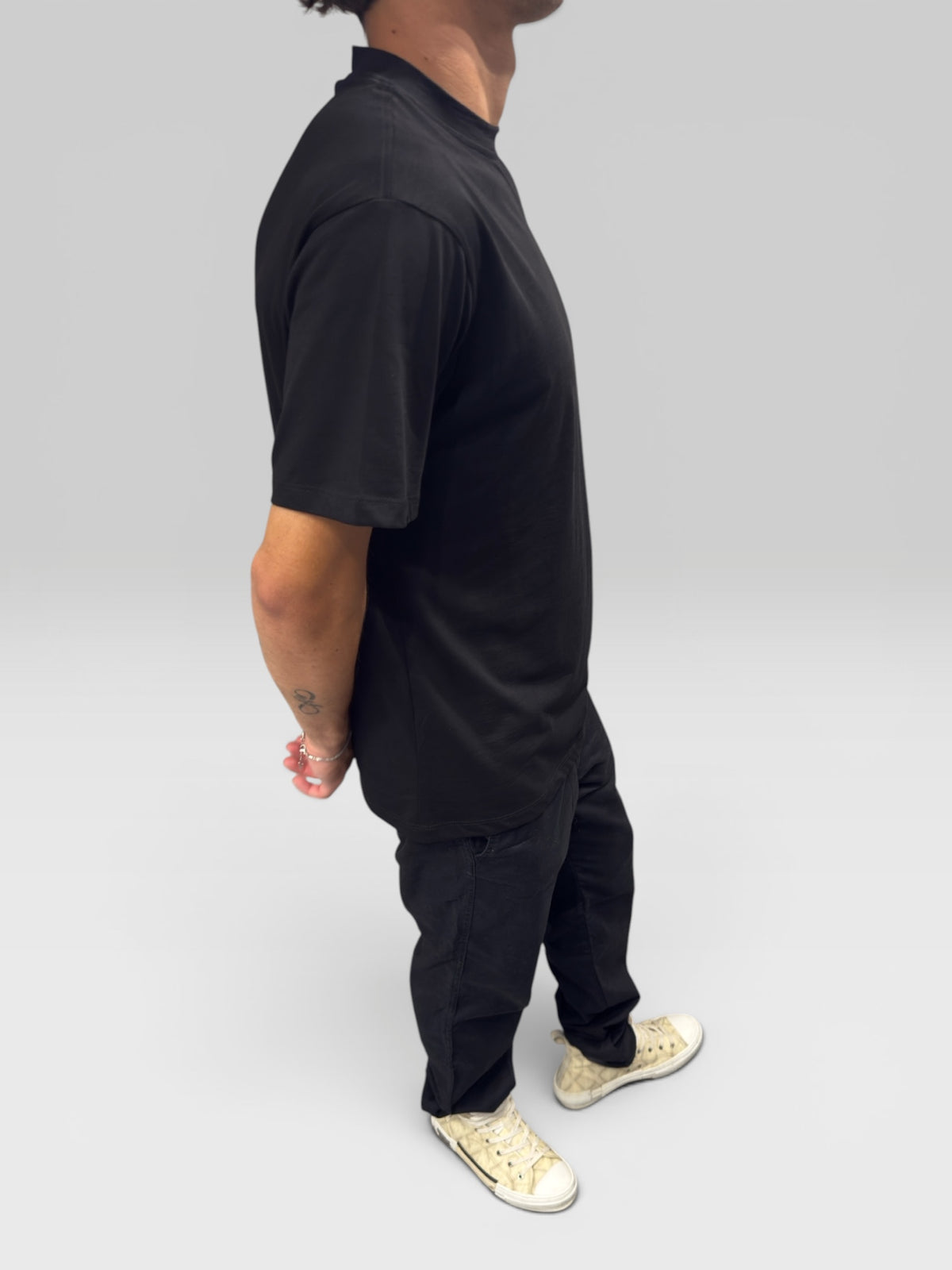 T-shirt Spalle Scese Nera